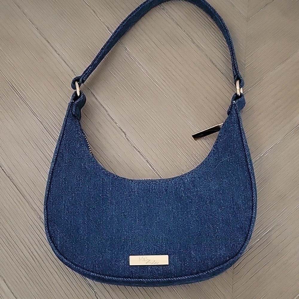 Mali + LiliLeilani Woven Denim Baugette Bag | Blue Denim Shoulder Bag - Picture 8 of 11